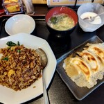 Chuuka Haru - 角煮チャーハン＋餃子（3個）定食 950円