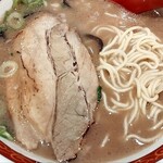 まる豚 - 麺とチャーシュー