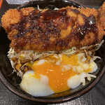 かつ丼 吉兵衛 - まずは玉子を潰すよねー^_^