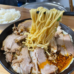 北大塚ラーメン - 調理に手間取ってたのにしっかりとコシのある麺だったのに驚いてしまった。ライスも固めだった、素晴らしいね。