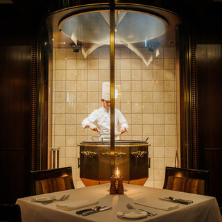 ダイニング中央のグリル場