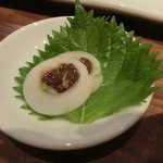 銀座 いっぱし - かなり濃いめの塩辛も特別にお味見です