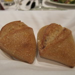 ロウリーズ・ザ・プライムリブ 東京 - パン