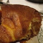 ロウリーズ・ザ・プライムリブ 東京 - ヨークシャープディングアップ