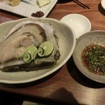 銀座 いっぱし - 巨大な牡蠣を生でいただいちゃいます！