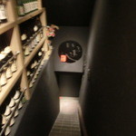 階段をぐんぐん下ります