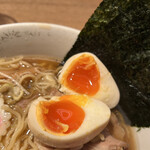 中華そば 勝本 - 煮卵(半熟でトロトロ♡)