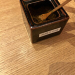 中華そば 勝本 - 黒煎り七味:風味と辛さがイイ