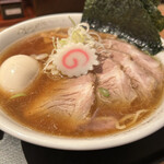 中華そば 勝本 - 特製中華そば②(チャーシューや煮卵、海苔で豪華なトッピング)