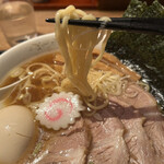 中華そば 勝本 - ストレート寄りの中細麺は開花楼製