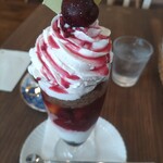クリクリ - チェリーと紅茶のパフェ¥1100（〜2023.6.11）