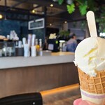 Yard Cafe - デザート①相馬牧場(広島県神石高原町)のミルクアイス(税込480円)
                        サッパリした甘みと爽やかなコクのあるミルクアイスでした