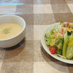 洋食堂 こむぎ - カツカレー　セットのスープとサラダ