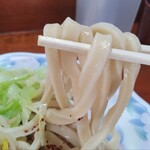 吉田のうどん はちべぇ - ツヤッツヤ〜。コシの強い麺ですよ。