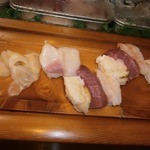 日の出寿司 - お任せ握り（エビ、マグロ、ホタテ、ツブ貝、ホッキ貝）