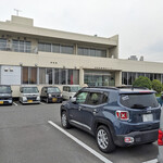 名古屋港金城埠頭港湾労働者福祉センター - 駐車場は広く60台以上