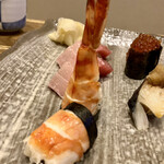 すし酒場 魚あるき - 「つぶ貝（税込￥360）×2」「サバ（税込￥250）」「こぼれいくら（税込￥600）」「大海老にぎり（税込￥300）」「本鮪中とろ（税込￥360）×2」を別確度から…