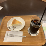 モア カフェ - チーズケーキとアイスコーヒーのセット