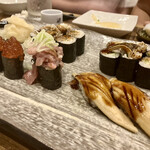 すし酒場 魚あるき - 「いくら（税込￥360）×2」「鮪なか落ち軍カン（税込￥380）」「穴子（税込￥250）×2」「穴キュー細巻き（税込￥390）×2」