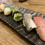 すし酒場 魚あるき - 「紋甲いか（税込￥130）」「メネギ（税込￥360）」「小肌（税込￥180）」「本鮪中とろ（税込￥360）」