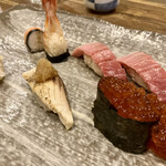 すし酒場 魚あるき - 「つぶ貝（税込￥360）×2」「サバ（税込￥250）」「こぼれいくら（税込￥600）」「大海老にぎり（税込￥300）」「本鮪中とろ（税込￥360）×2」