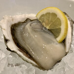 すし酒場 魚あるき - 「岩牡蠣（税込￥900）」