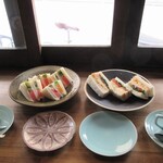 市川屋珈琲 - 窓際のカウンター席にて