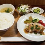 キッチン ブルー グローブ - 鶏肉とチーズのガランティーヌ　蜂蜜梅の和風ソース