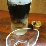 キッチン ブルー グローブ - 今日は、直ぐにミルクを入れます