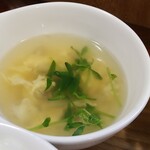 キッチン ブルー グローブ - 玉子スープのアップ