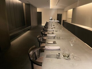 Restaurant DA CIRO - グレーに統一された店内