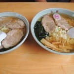 佐野手打ちラーメン 永華 - チャーシュー麺と大盛りラーメン