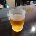 味楽 - 着席後にすぐ持ってきてくれる冷たい麦茶。