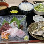 Sapporo Eki Kitaguchi Sakaba Meshi To Junmai - 刺身定食＋厚岸の生牡蠣