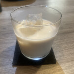 大塚バル LOCAL - 自家製コーヒー酎牛乳割り。