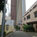 味楽 - 丸い滑り止めが型取りされた急坂。