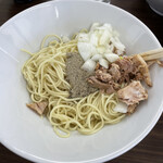 煮干しラーメン ゼクウ - 煮干し粉和え玉（にぼるん♡）