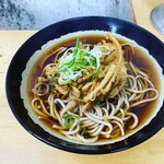 六文そば - ごぼう天そば¥280