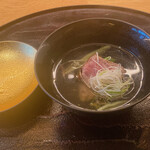 Nikuwashoku Getsukasui Mokukindonichi - ロースと蓮根餅のすまし汁