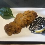 休日や - タンドリーチキンにレモンを添え