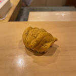 鮨 やすみつ - 北海道産の紫雲丹