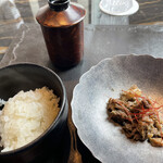 本店山科 - 日本一米粒が大きい龍の目の竈門炊きご飯と牛肉の時雨煮