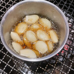Ajikara - ニンニクのオイル焼き。