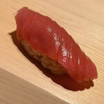 すが弥 - 背ビレ下の別れ身。別名、背トロ