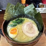 もちづき - ラーメン860円麺硬め。海苔増し115円。