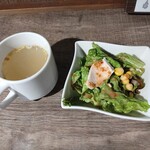 Mancher Kitchen - セットのスープとサラダ
