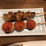 Honkaku Yakitori Daimi U Hete - 鳥皮、トマト巻き