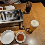 Akashi Yakiniku Morishin - 吸煙式ロースターと生ビール&コーラ　泡アート♡