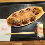 築地銀だこ - たこ焼き(イートイン590円)です。