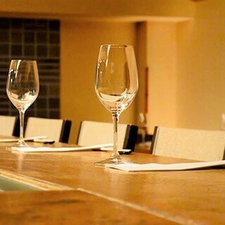At Kyoto Kuzushi Kappo, one of Japan's leading restaurants that combines wine and Japanese-style meal, the true value is the experience of sitting at the counter.